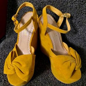 SHOE DAZZLE* velvet stacked wedge sandal